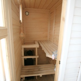 การตกแต่งภายในของซาวน่าขนาดเล็ก