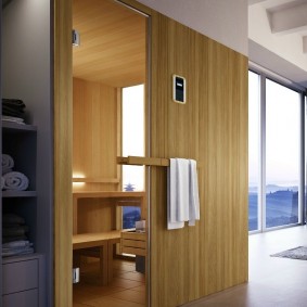 เทอร์รี่ผ้าเช็ดตัวบนที่วางไม้