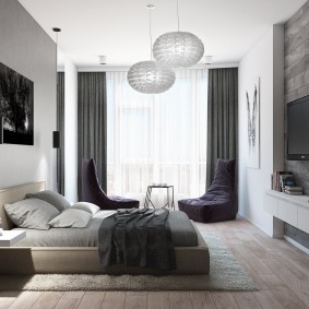 Lumini de plastic pe tavanul dormitorului