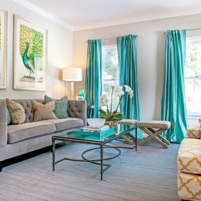 Peintures modulables sur le canapé du salon