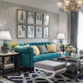 Decorazioni murali sul divano