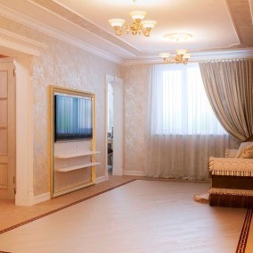 Camera in stile classico dopo la ristrutturazione