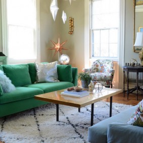 โต๊ะกาแฟบาง ๆ