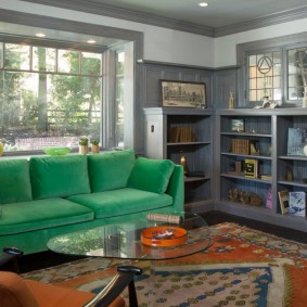 ชั้นวางของสีเทาพร้อมชั้นวางแบบเปิด