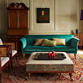 โคมไฟตั้งพื้นกับโป๊ะสีม่วง