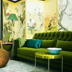 โต๊ะขนาดเล็กที่มีขาโลหะ