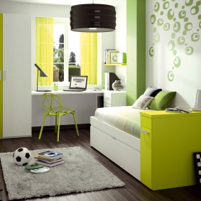 พรมสีเทาบนพื้นสีน้ำตาล