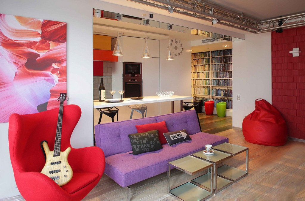 mobili luminosi in un appartamento in stile fusion