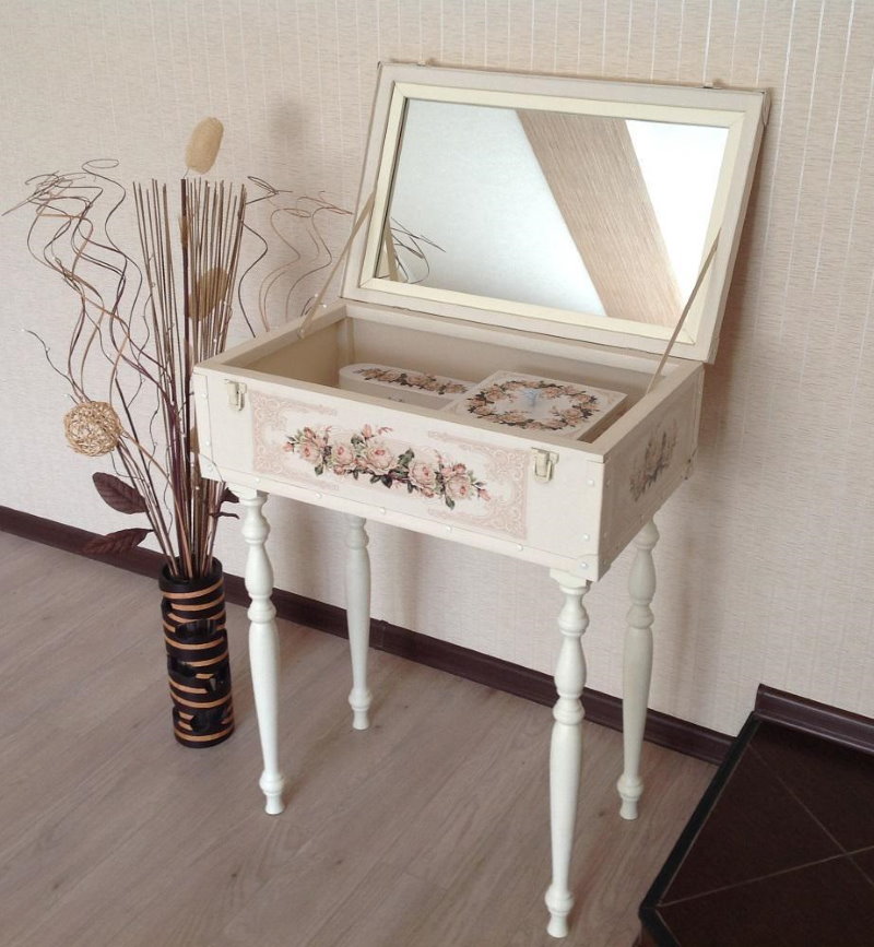 โต๊ะเครื่องแป้งขนาดเล็กสำหรับวัยรุ่น