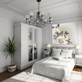 plat dans un décor blanc