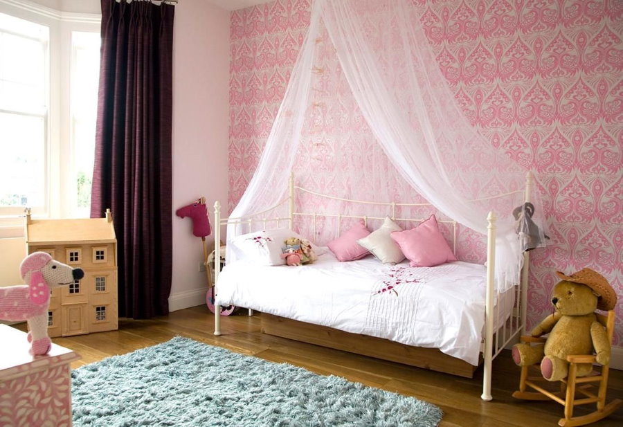 Airy canopy over daughter's bed