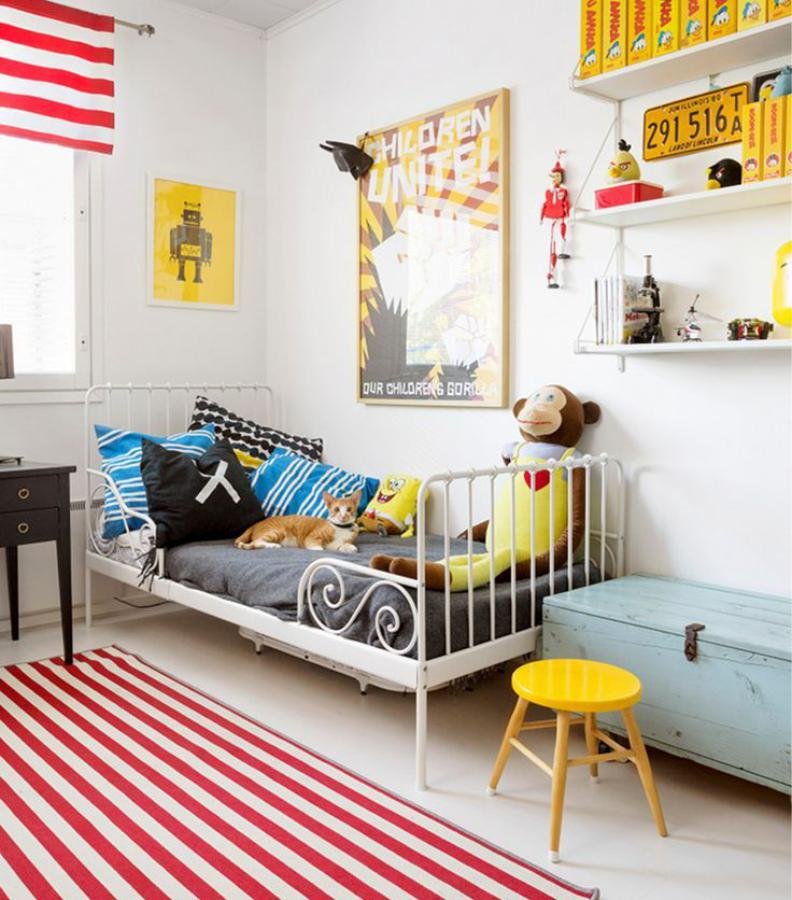 Affiche de citation sur lit bébé.