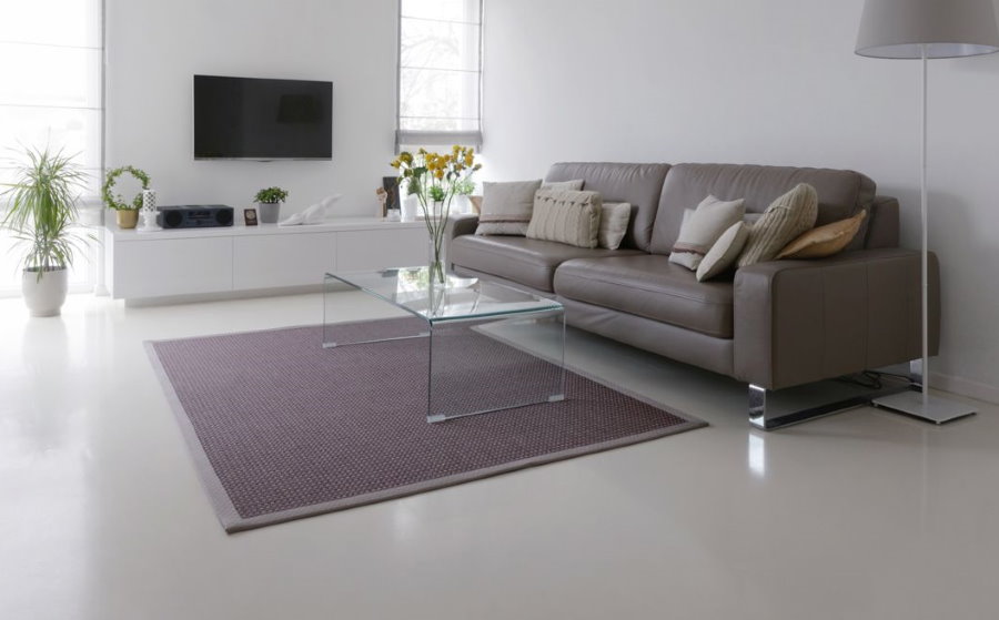 Plancher en vrac époxy à l'intérieur du hall