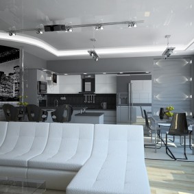 tavanul întins în sala de înaltă tehnologie