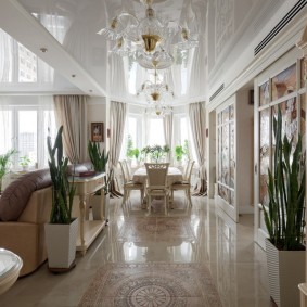 tavanul suspendat în hol