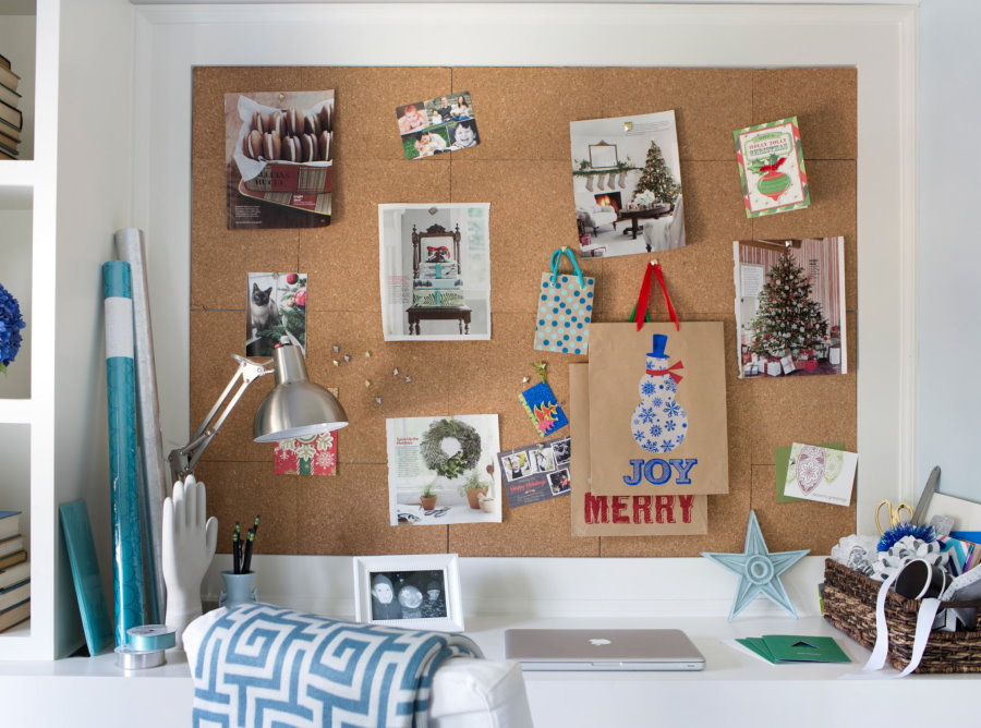 แผงไม้ก๊อกพร้อมภาพถ่ายทารก