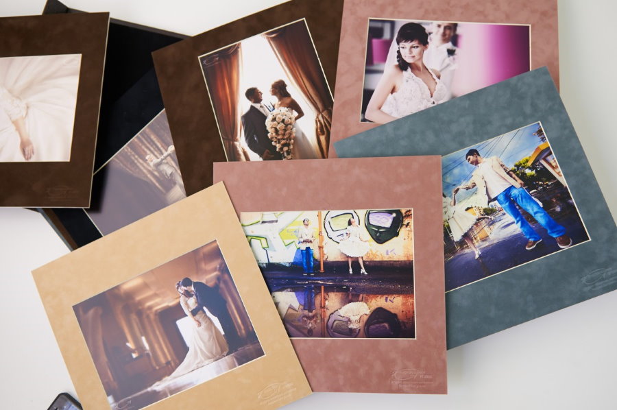 หนังสือเดินทางหลากสีสำหรับภาพถ่ายที่คุณชื่นชอบ