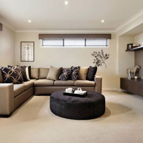 ทาสีผนังห้องโถง