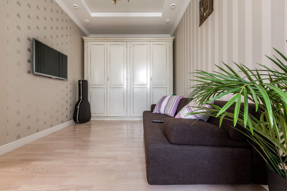 Κάθετες λωρίδες σε ταπετσαρία βινυλίου