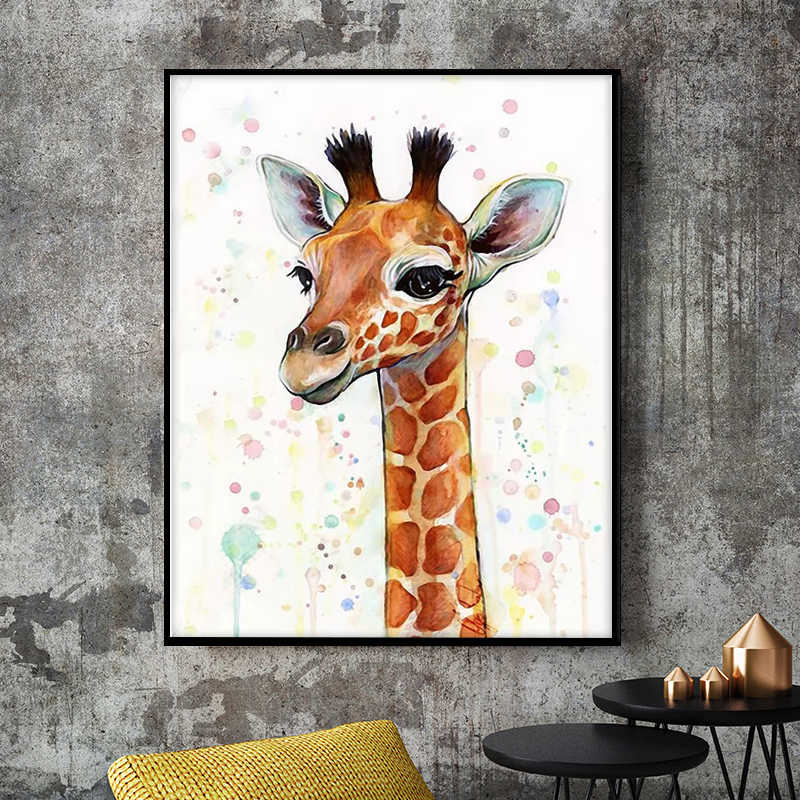 Affiche avec un animal sur un mur gris