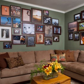 ภาพถ่ายครอบครัวผ่านโซฟามุม