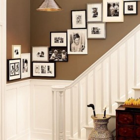 ราวบันไดไม้สีขาว