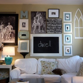 กระดานดำในกรอบสีขาว