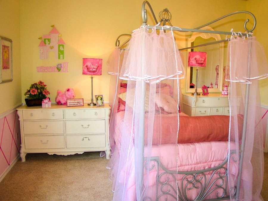 Pink canopy in the girls room