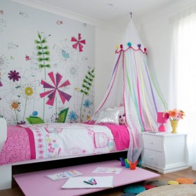 ρύθμιση των επίπλων στις εσωτερικές ιδέες των παιδιών