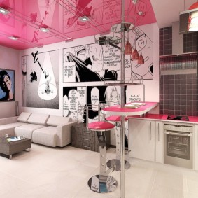 tavanul întins în sala de artă pop