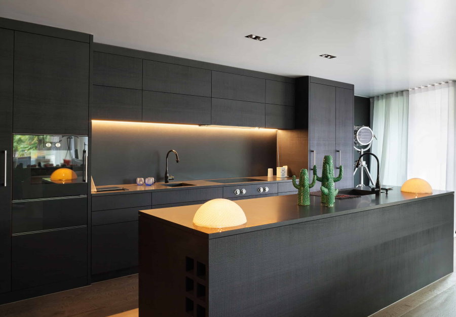 Luminări originale pe insula de bucătărie