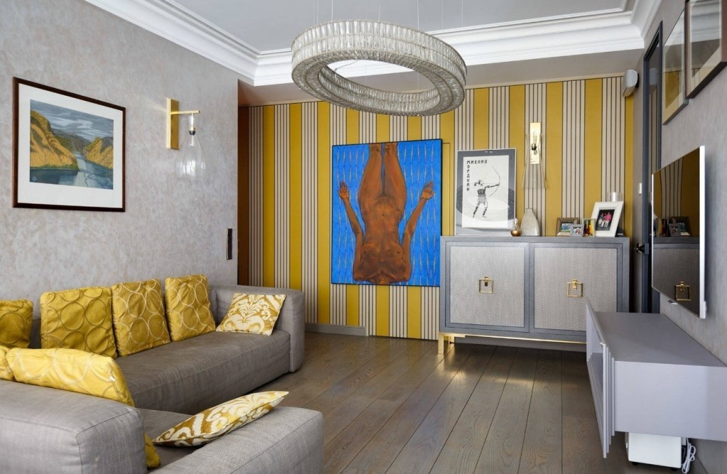 Camera de zi galben-gri din apartament