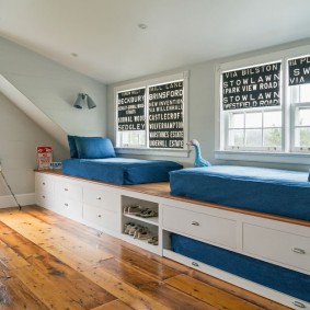 curtains in the nursery decor