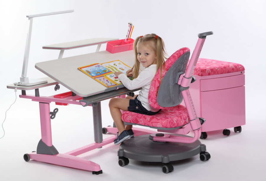 เก้าอี้สูงสีชมพูพร้อมพนักพิงและที่นั่งปรับระดับได้