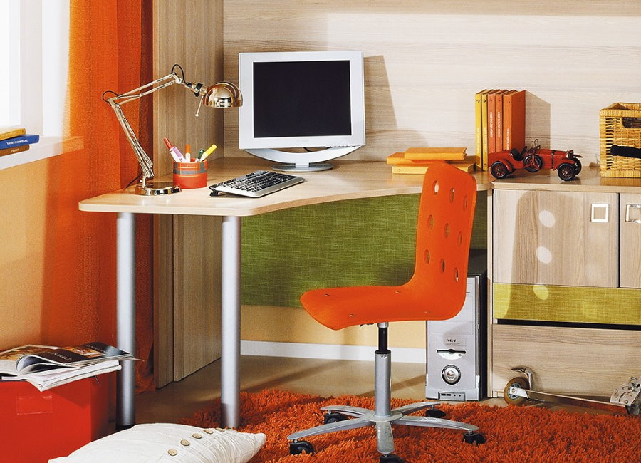 โต๊ะคอมพิวเตอร์มุมสำหรับนักเรียน