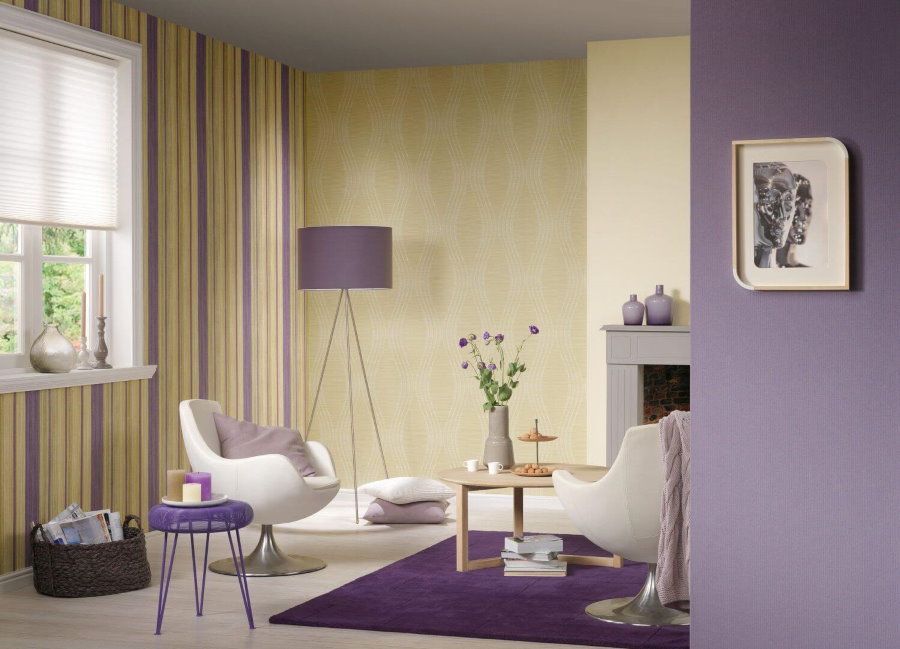 Τριπλός συνδυασμός ταπετσαρίας στην αίθουσα διαμερισμάτων