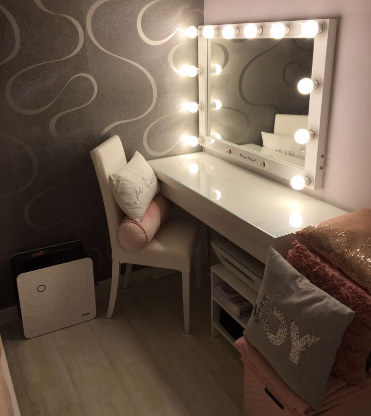 โต๊ะเครื่องแป้งพาร์ติเคิลบอร์ดพร้อมกระจกและแบ็คไลท์