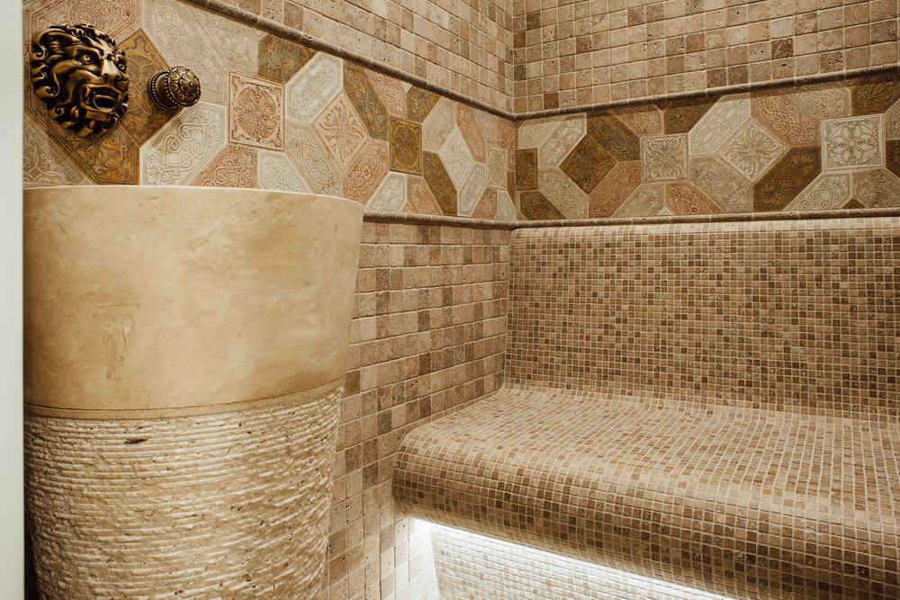 ม้านั่งหินในห้องซาวน่าตุรกี