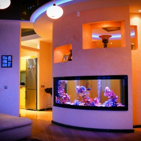 lampu ruang hiasan di rumah dua tingkat