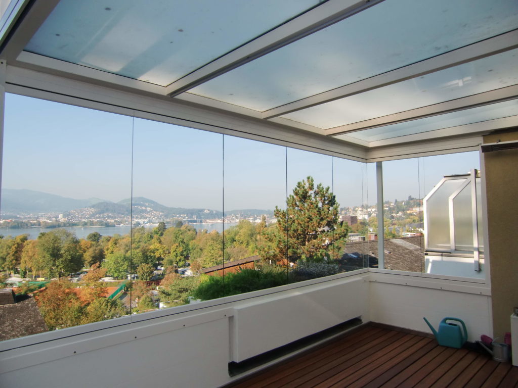 ระเบียงหลังคากระจก