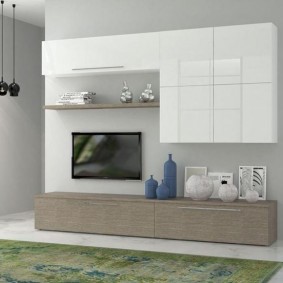 Mobilier modulaire dans le salon d'un appartement en ville