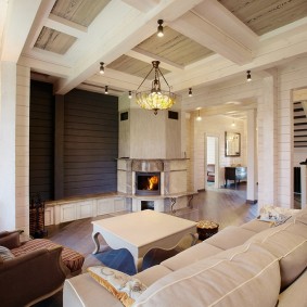 Décoration de salon aux couleurs vives