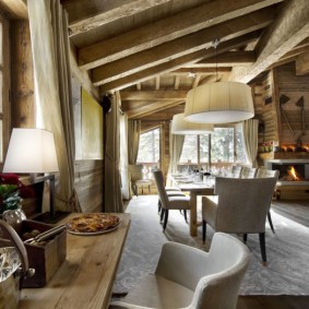 Intérieur alpin dans un salon