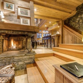 Escalier de maison en planches de bois