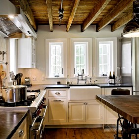 La zone de travail de la cuisine-salon