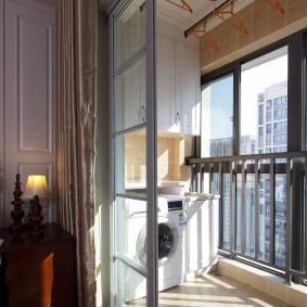 Geïsoleerde loggia wasmachine