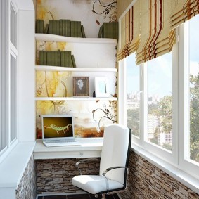 Bureaustoel met metalen armleuningen