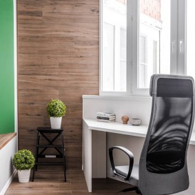 Chaise élégante à dossier haut