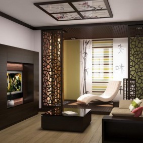 Mur contemporain aux façades sombres