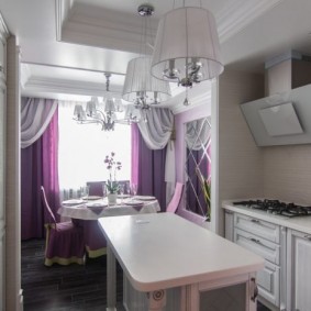 Disposition à deux rangées d'une petite cuisine